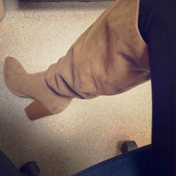 Knee high boots - Picture 1 of 2